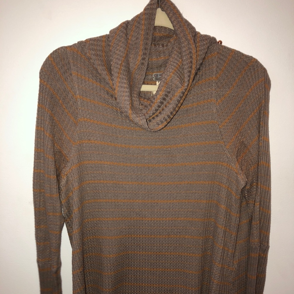 Free people Brown with yellow stripes turtle neck